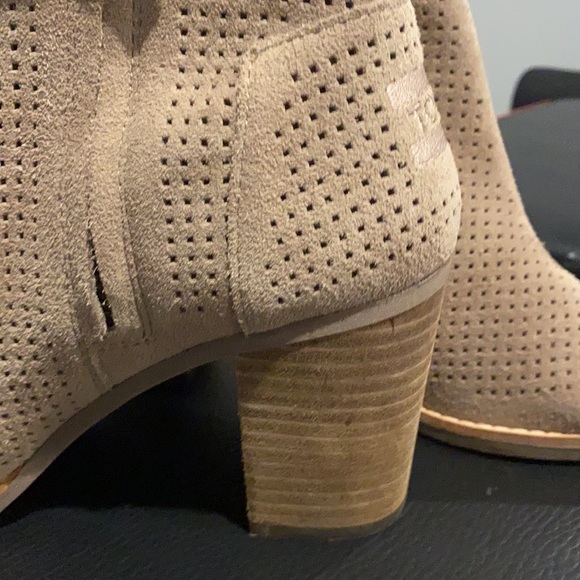 Toms peep toe booties. - Picture 6 of 6